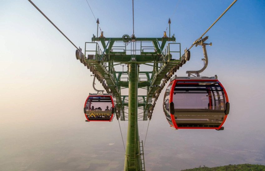 Vân Sơn Cable Car at Sun World Ba Den Mountain Tay Ninh – offering panoramic views of Southern Vietnam