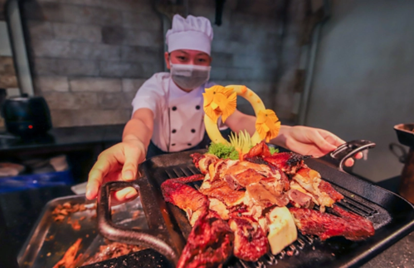 Chef serving grilled dishes at Van Son Buffet Restaurant, Sun World Ba Den Mountain, Tay Ninh