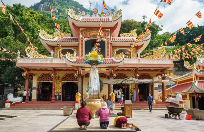 Linh Son Thanh Mau Pagoda – the heart of Sun World Ba Den Mountain’s spiritual complex in Tay Ninh.