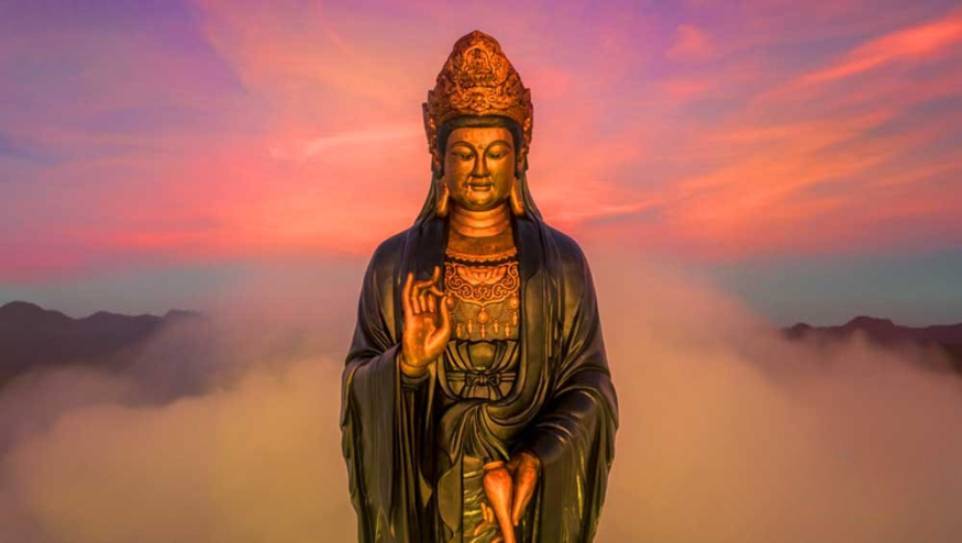 Avalokiteśvara Bodhisattva stands on the summit of Ba Den Mountain.
