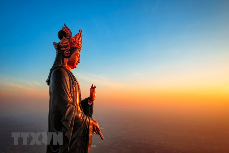 Scenery of the Avalokiteśvara Bodhisattva from above.