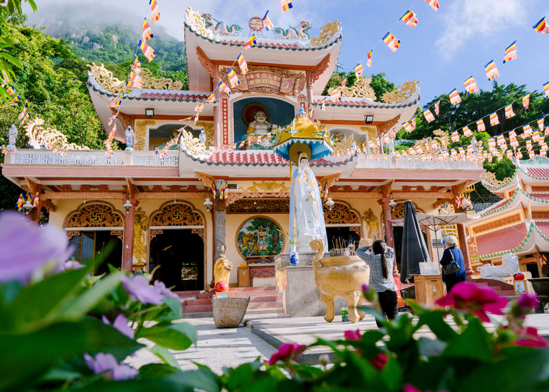 Linh Son Thanh Mau Temple : Discover the sacred Buddhist land in Tay Ninh