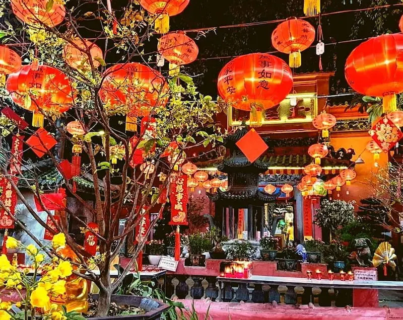 The pagoda is located on Mai Thi Luu Street, near the Saigon River