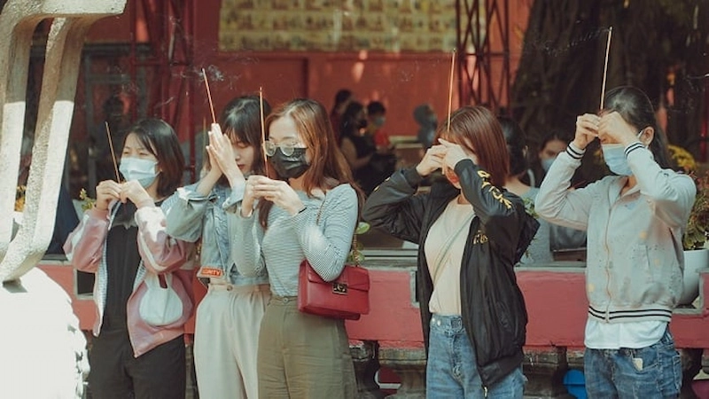 Young people pray for romance