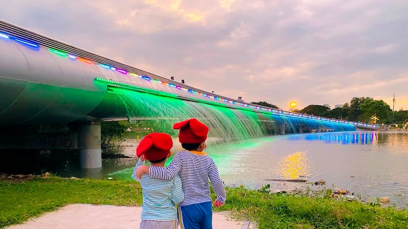 Enjoy time with family and friends near the bridge