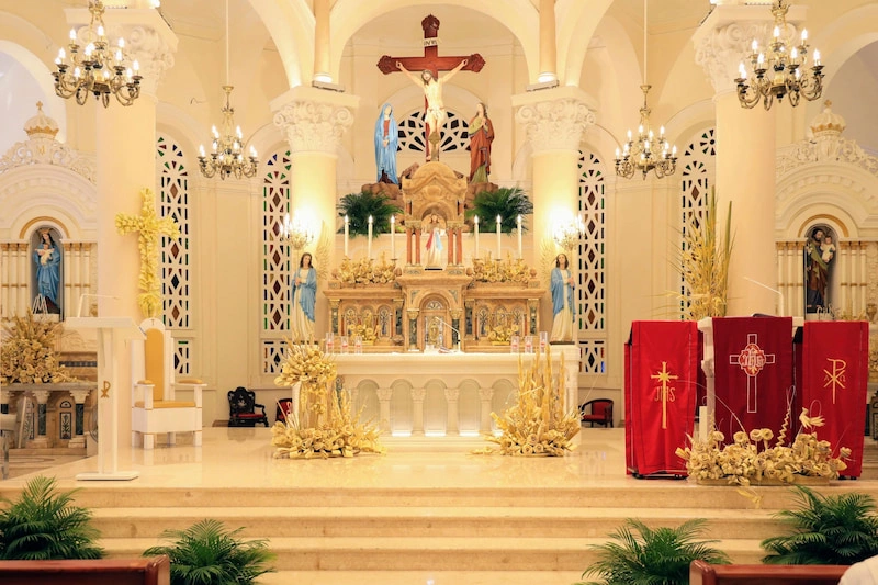 The main altar 