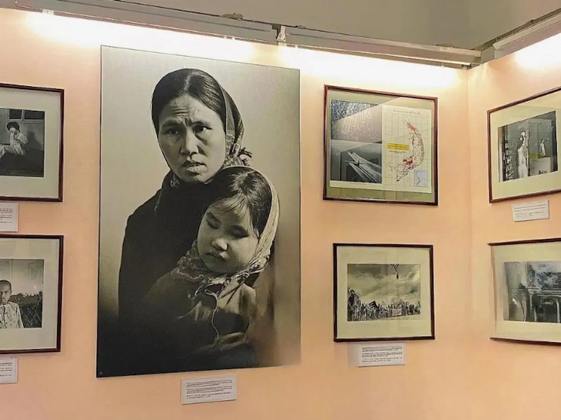A poignant gallery of historical photographs 