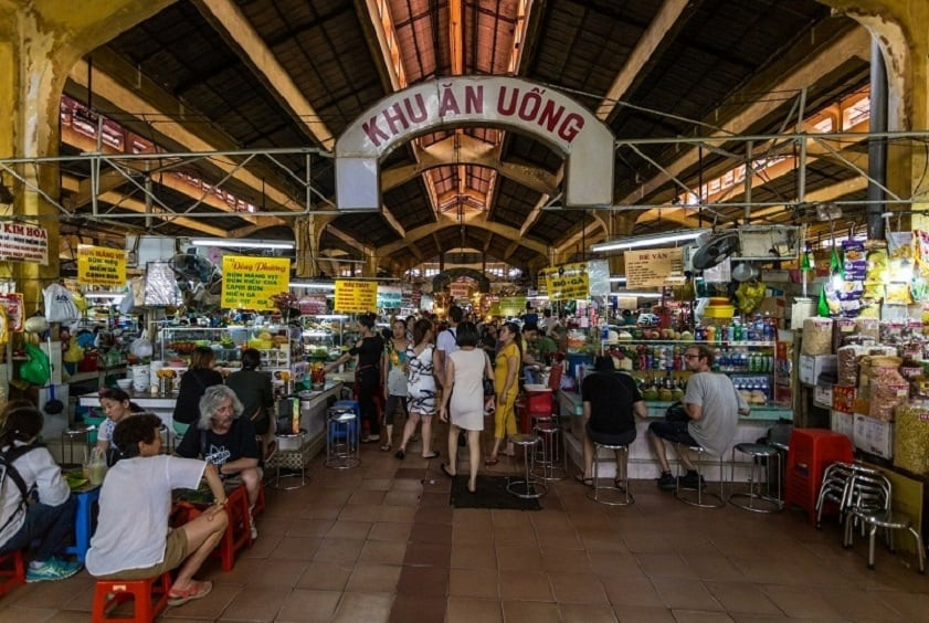 bên trong chợ bến thành
