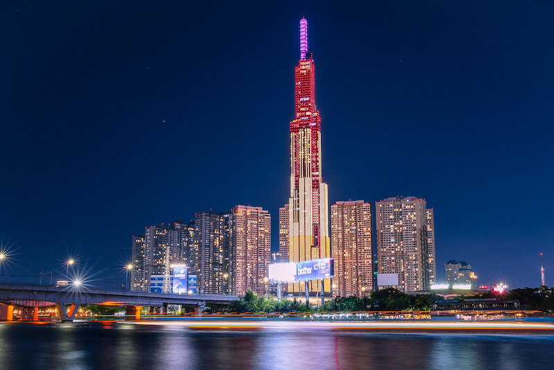 Landmark 81 lên đèn