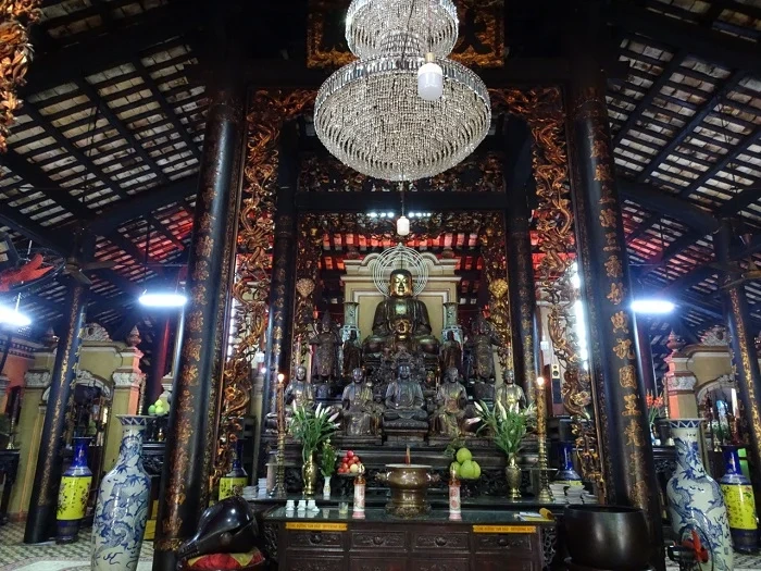 The Main Sanctuary is built in a traditional "one room, two wings" 
