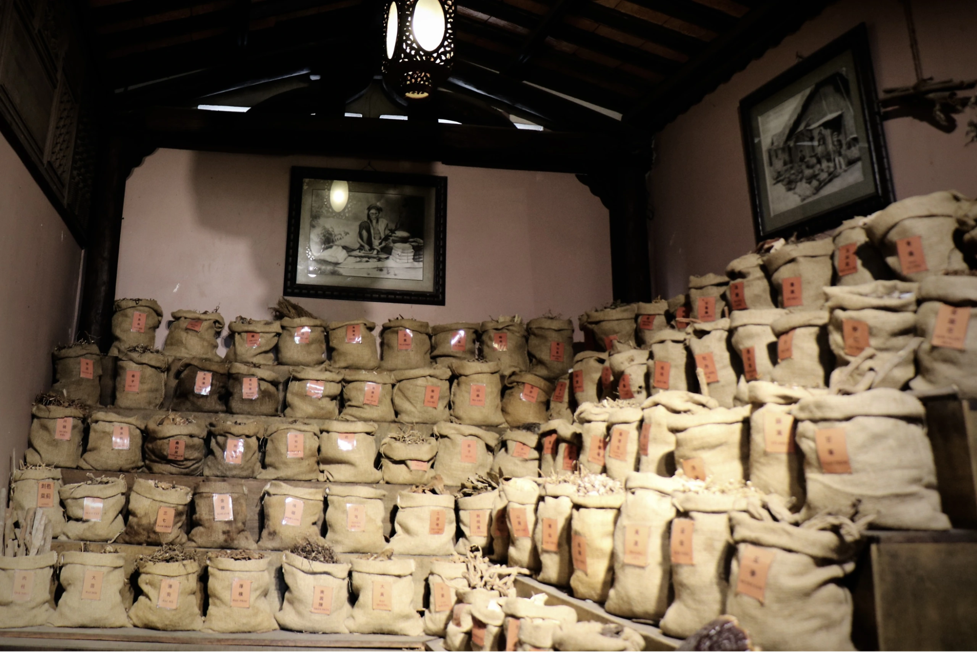 display the medicine bag