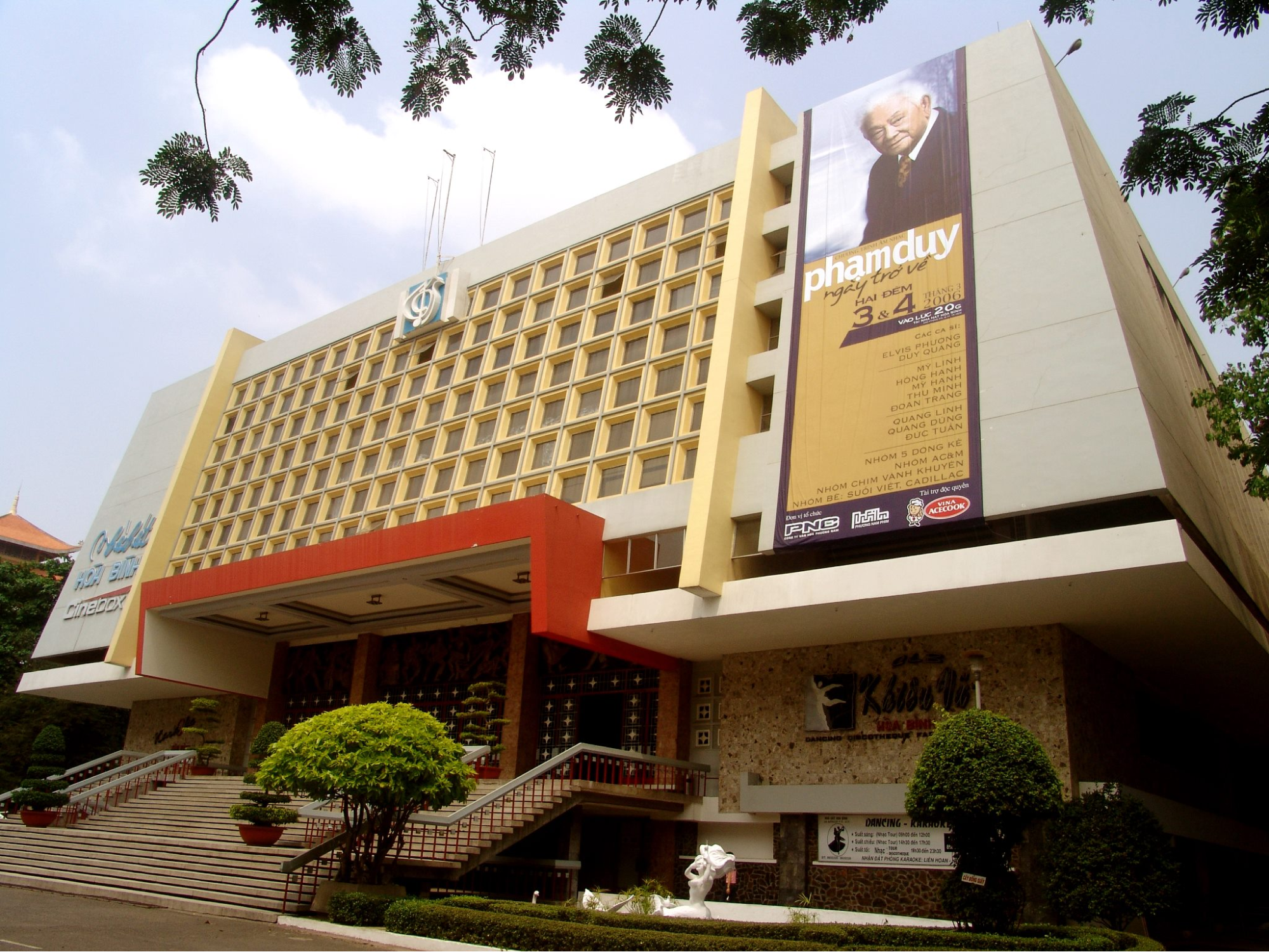 Hoa Binh Theater: A Famous Cultural and Performance Venue in Ho Chi Minh City